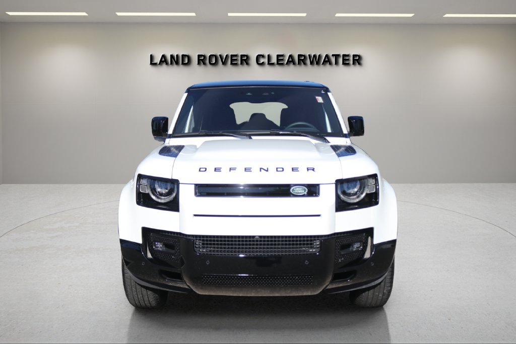 Used 2025 White Land Rover X-Dynamic SE image 8