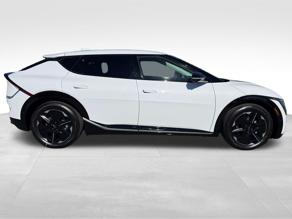 New 2026 Glacial White Pearl Kia WIND image 8