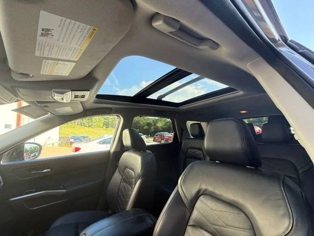 Used 2022 Gray Nissan Platinum image 25