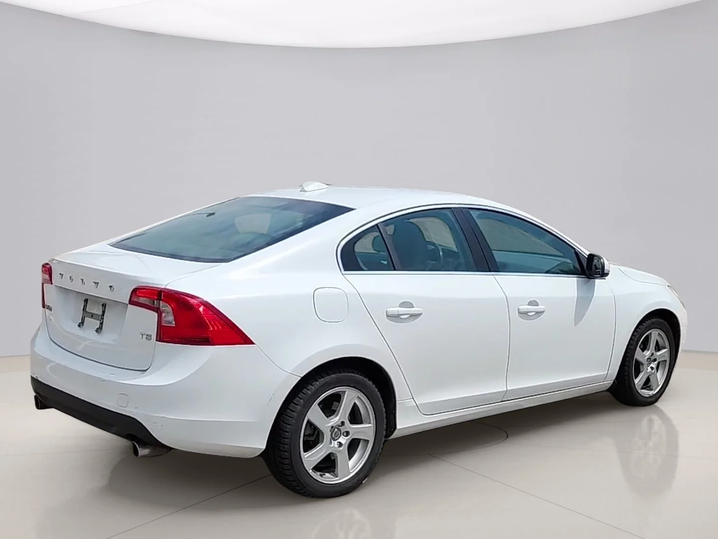 Used 2013 White Volvo T5 image 5