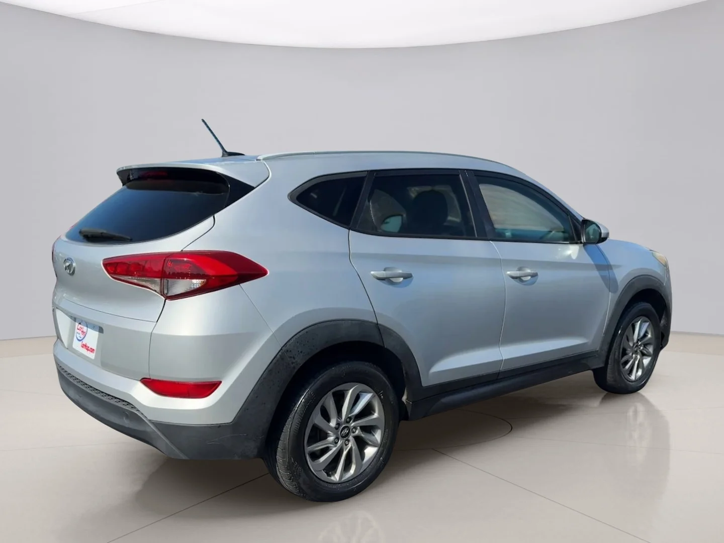 Used 2016 Silver Hyundai SE image 5