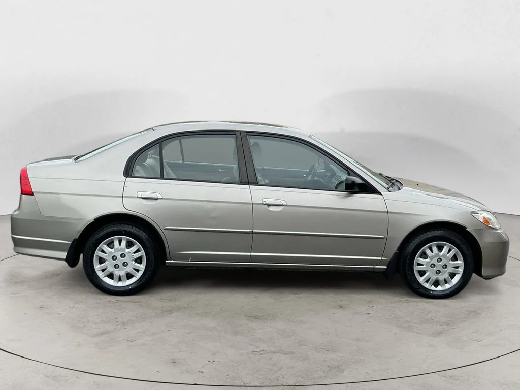 Used 2004 Gold Honda LX image 4