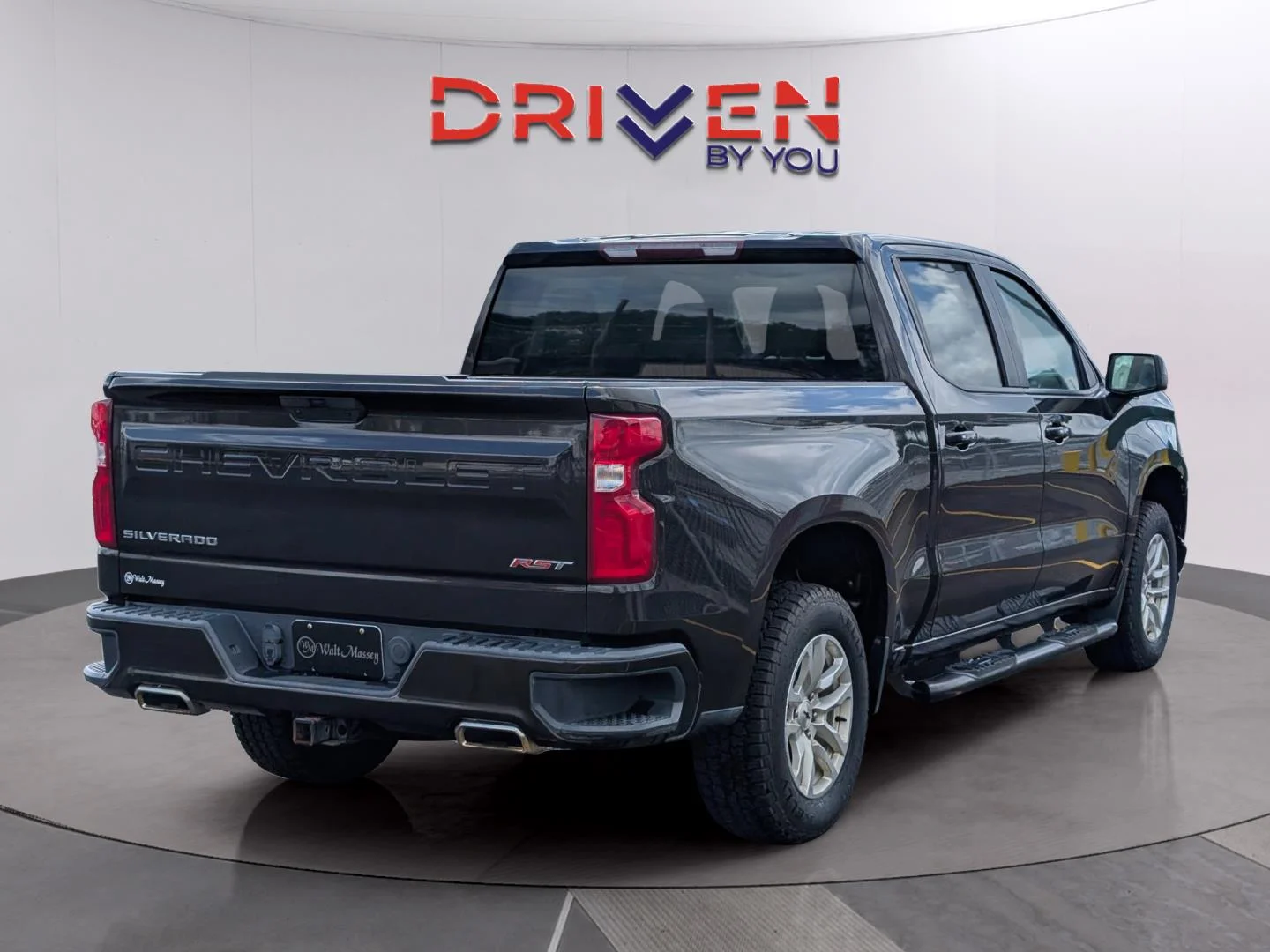 Used 2019 HAVANA BROWN METALLIC Chevrolet RST image 5