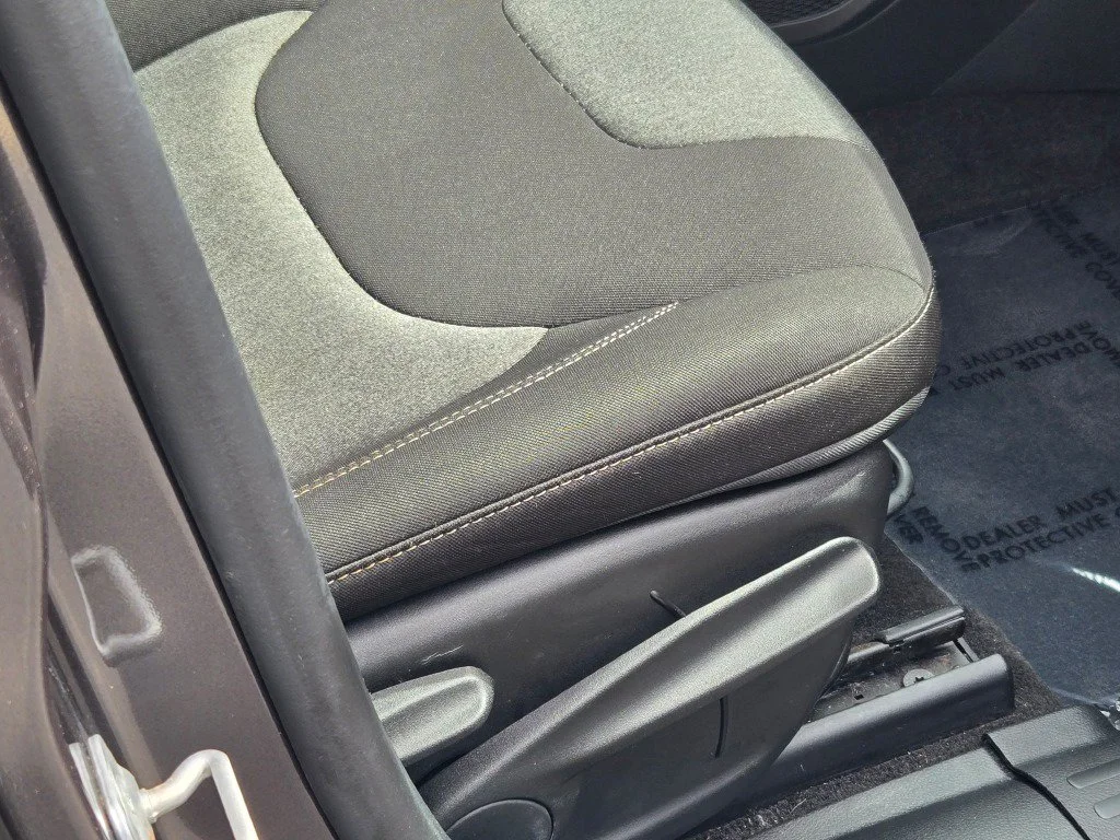 Used 2014 Gray Jeep Latitude image 6