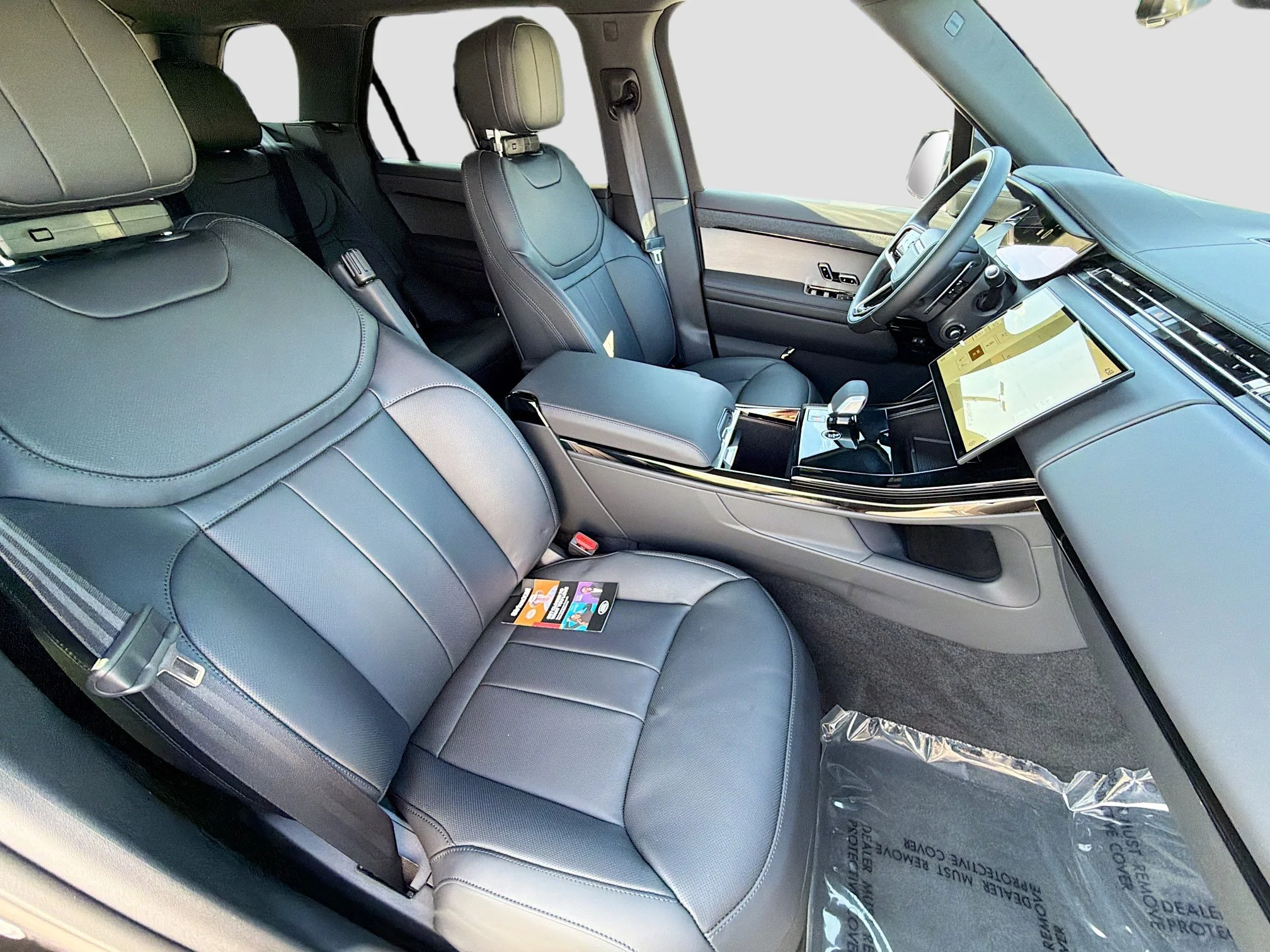 New 2026 Santorini Black Metallic Land Rover Dynamic SE image 15