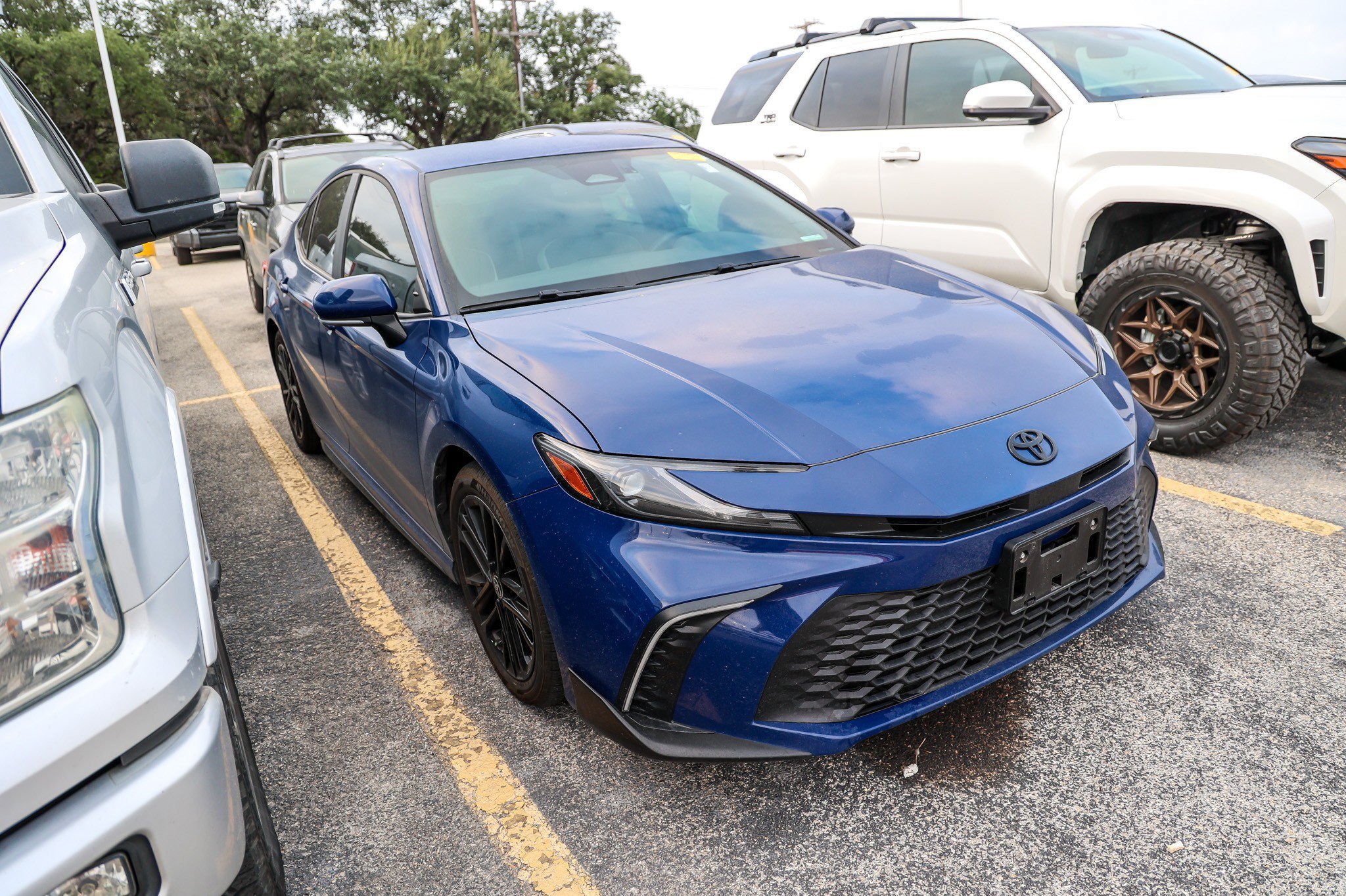 Used 2025 RESERVOIR BLUE Toyota SE image 5