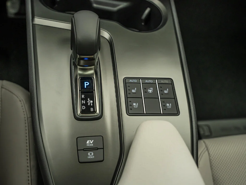 New 2026 Ultra White with Obsidian roof Lexus F SPORT DESIGN AWD image 36