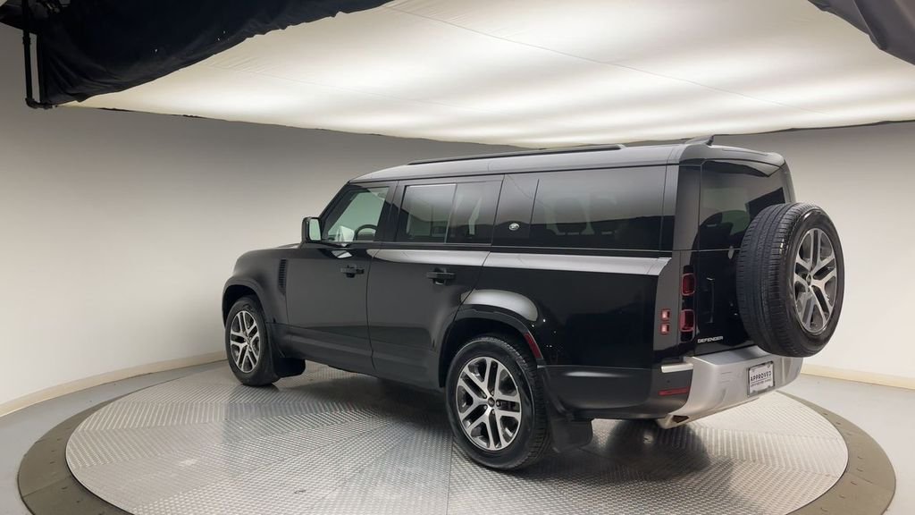 Used 2024 Santorini Black Metallic Land Rover S image 4