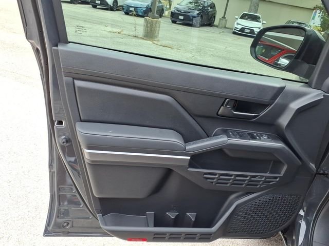 Certified Used 2025  Toyota SR5 image 31