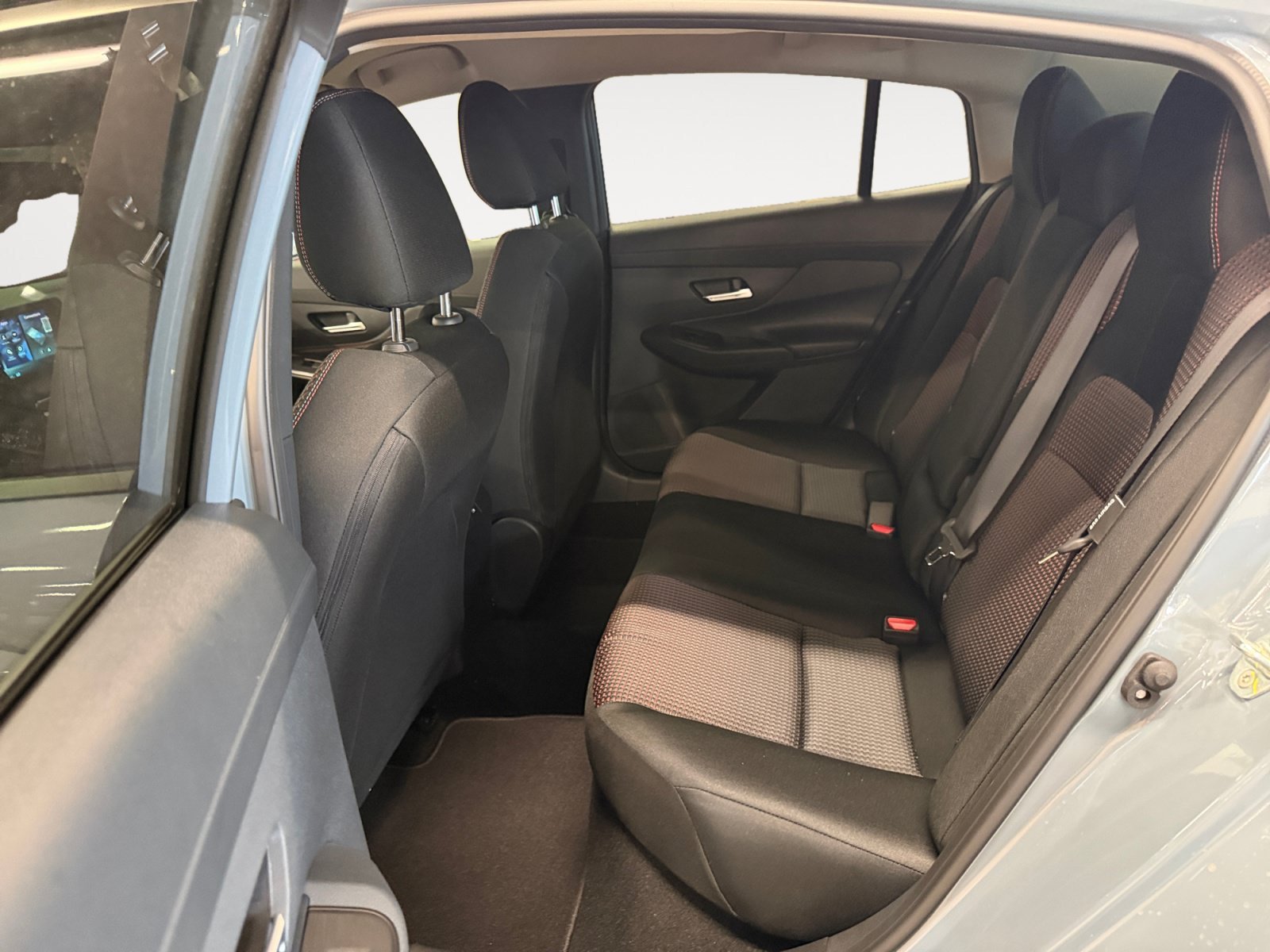 New 2026 Atlantic Gray Metallic/Super Black Nissan SR image 23