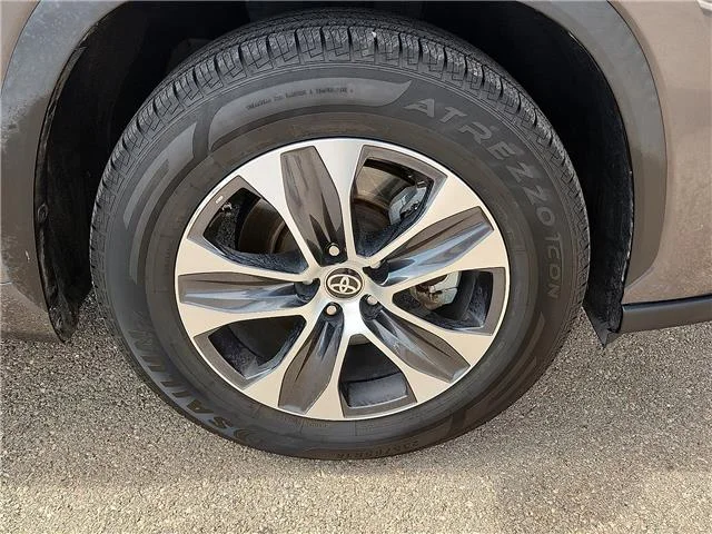 Used 2023 Magnetic Gray Metallic Toyota XLE Front-Wheel Drive image 7