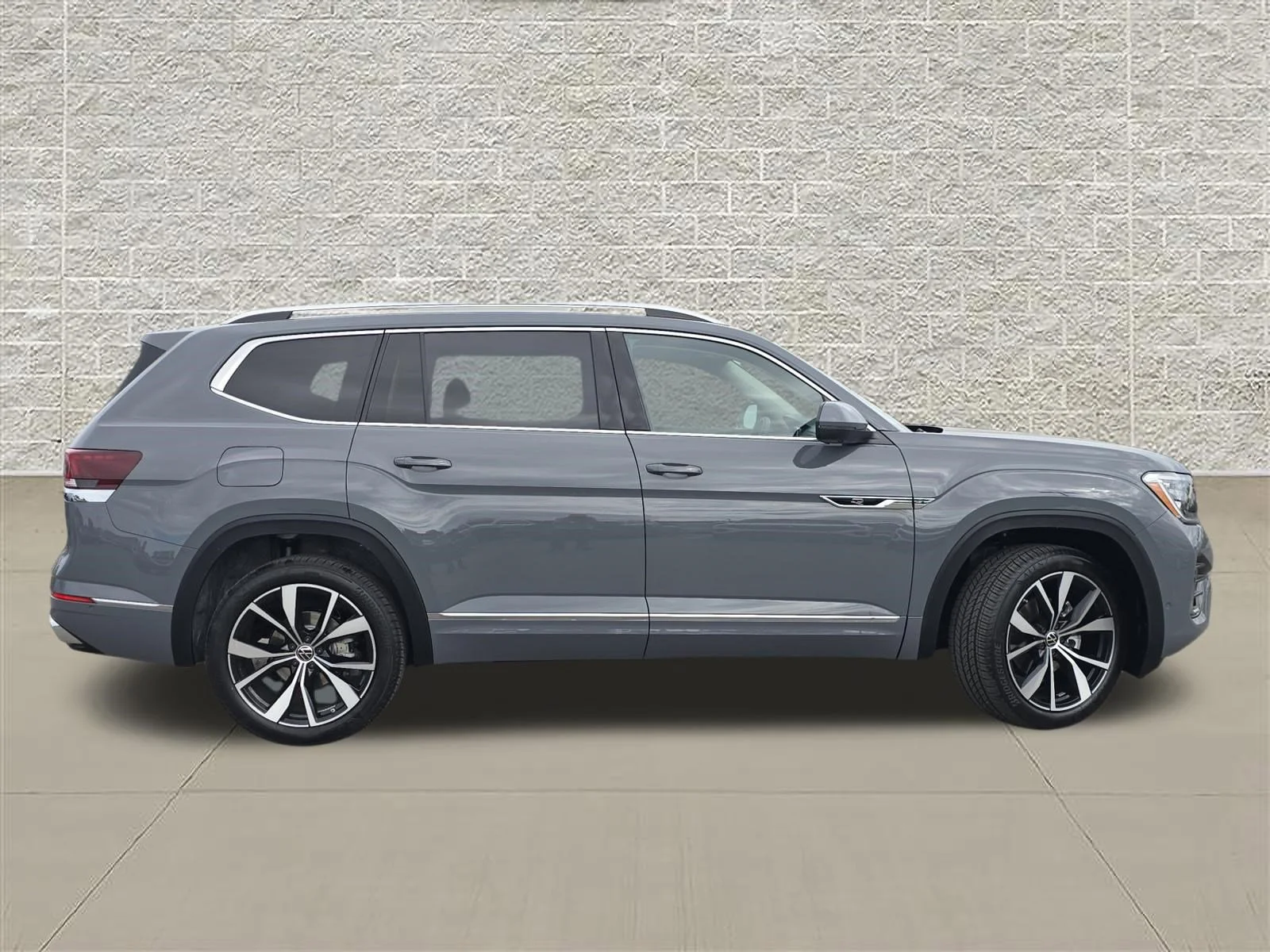 New 2026 Pure Gray Volkswagen 2.0T SEL Premium R-Line image 8