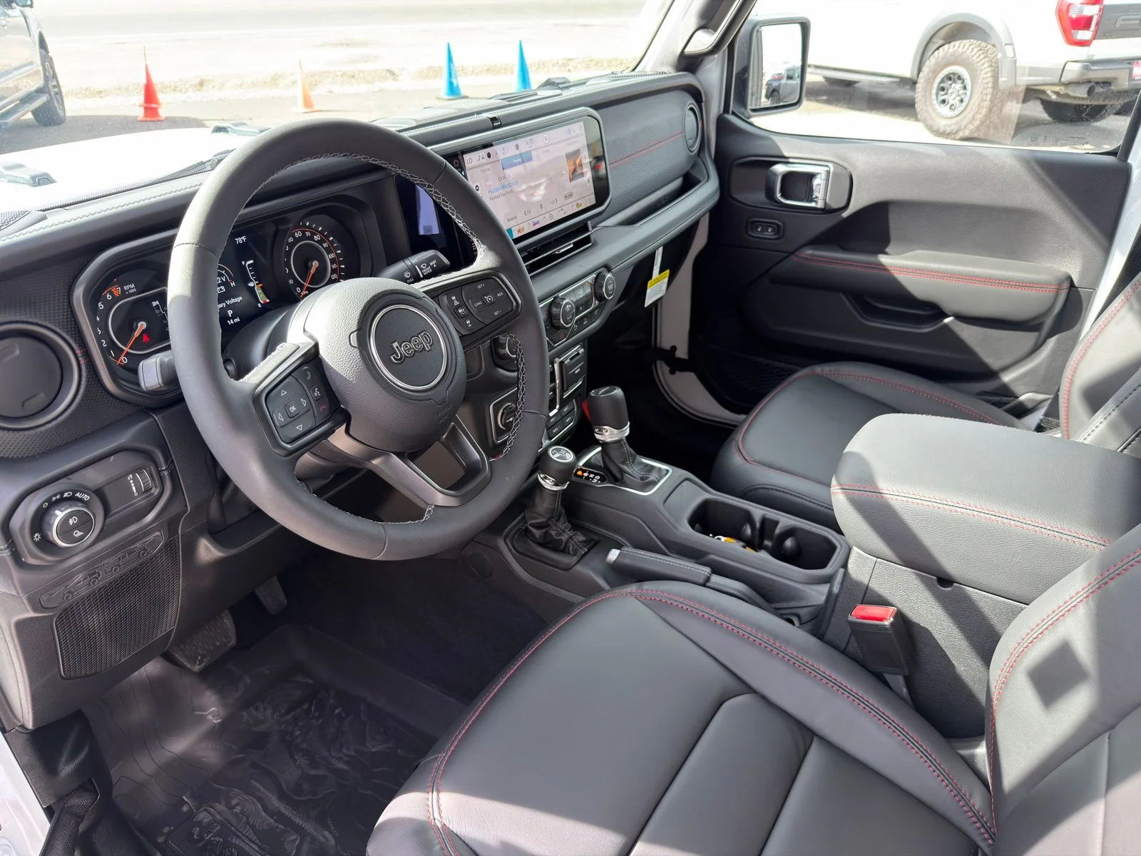 New 2026 Bright White Clear-Coat Exterior Paint Jeep Rubicon X image 18