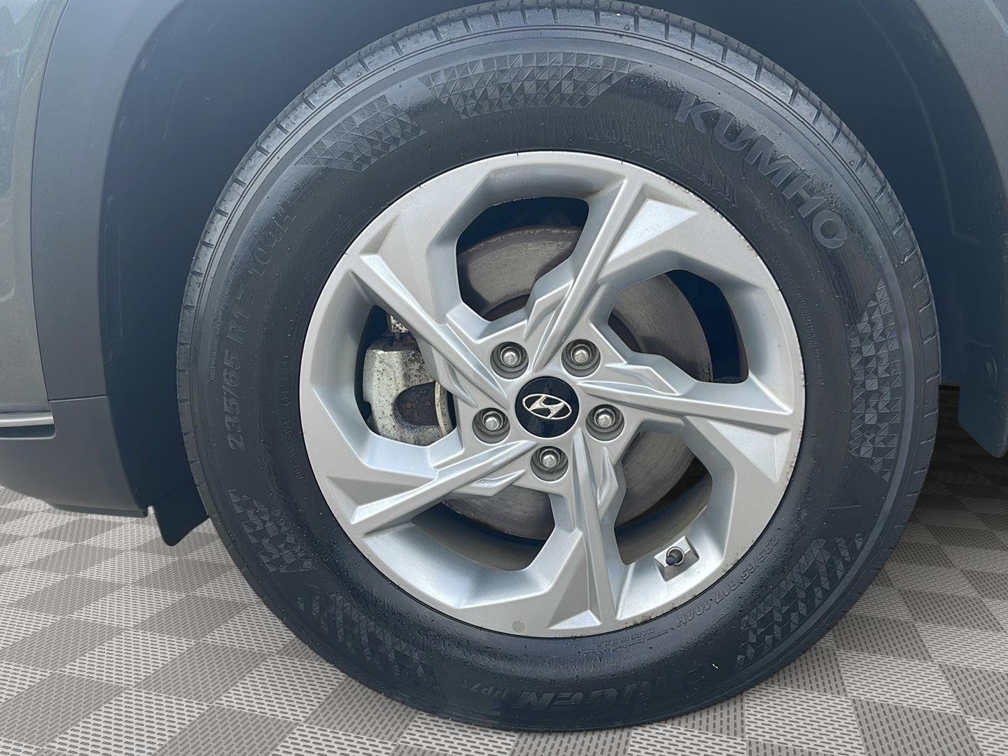 Used 2023 Amazon Gray Hyundai SEL image 9
