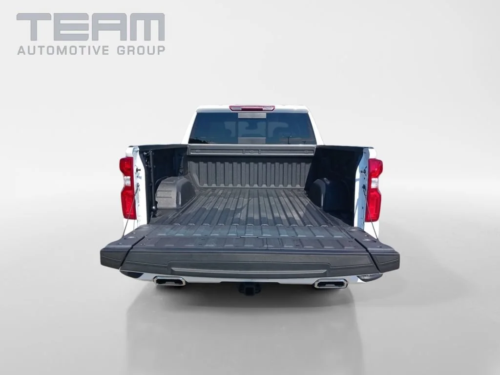 Used 2025 Summit White Chevrolet RST image 17