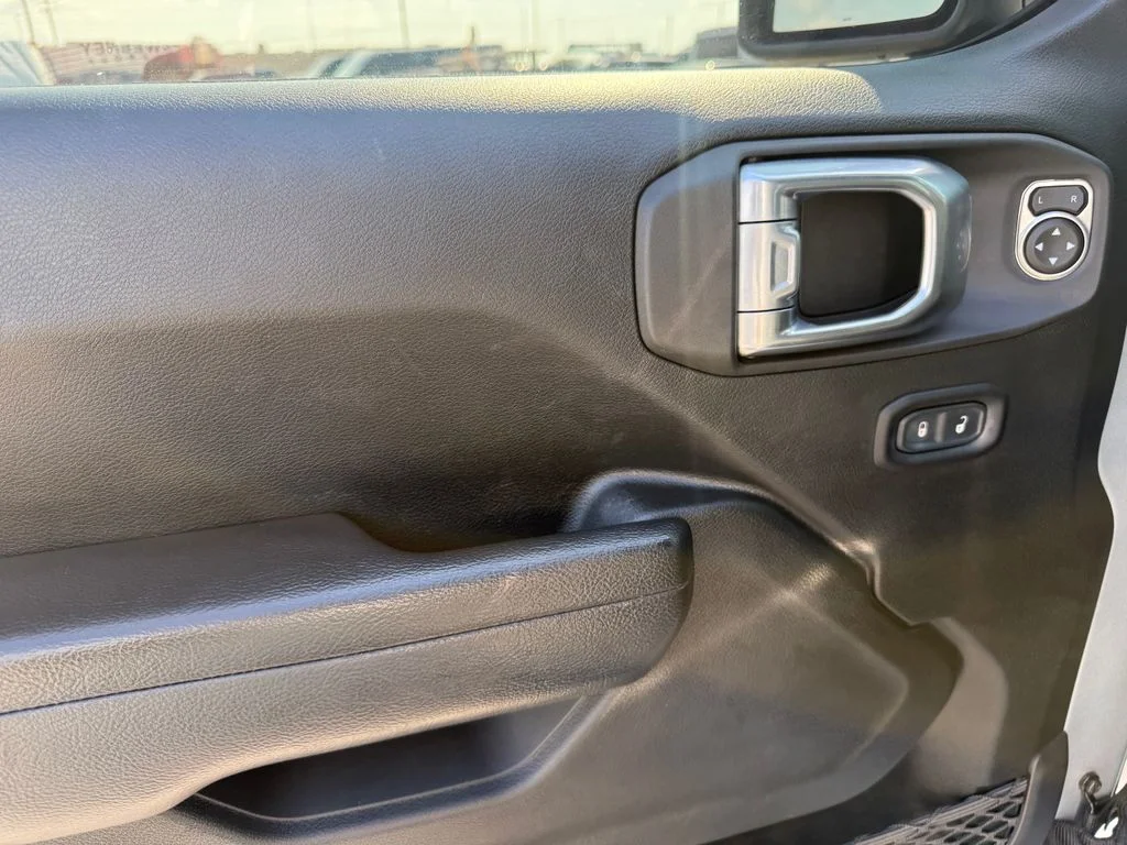 Used 2022 Silver Jeep Mojave image 5