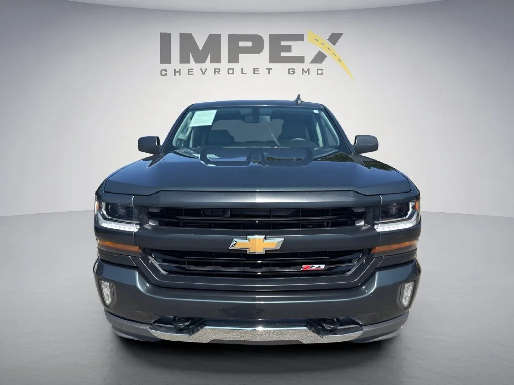Used 2017 GRAPHITE METALLIC Chevrolet LT image 8