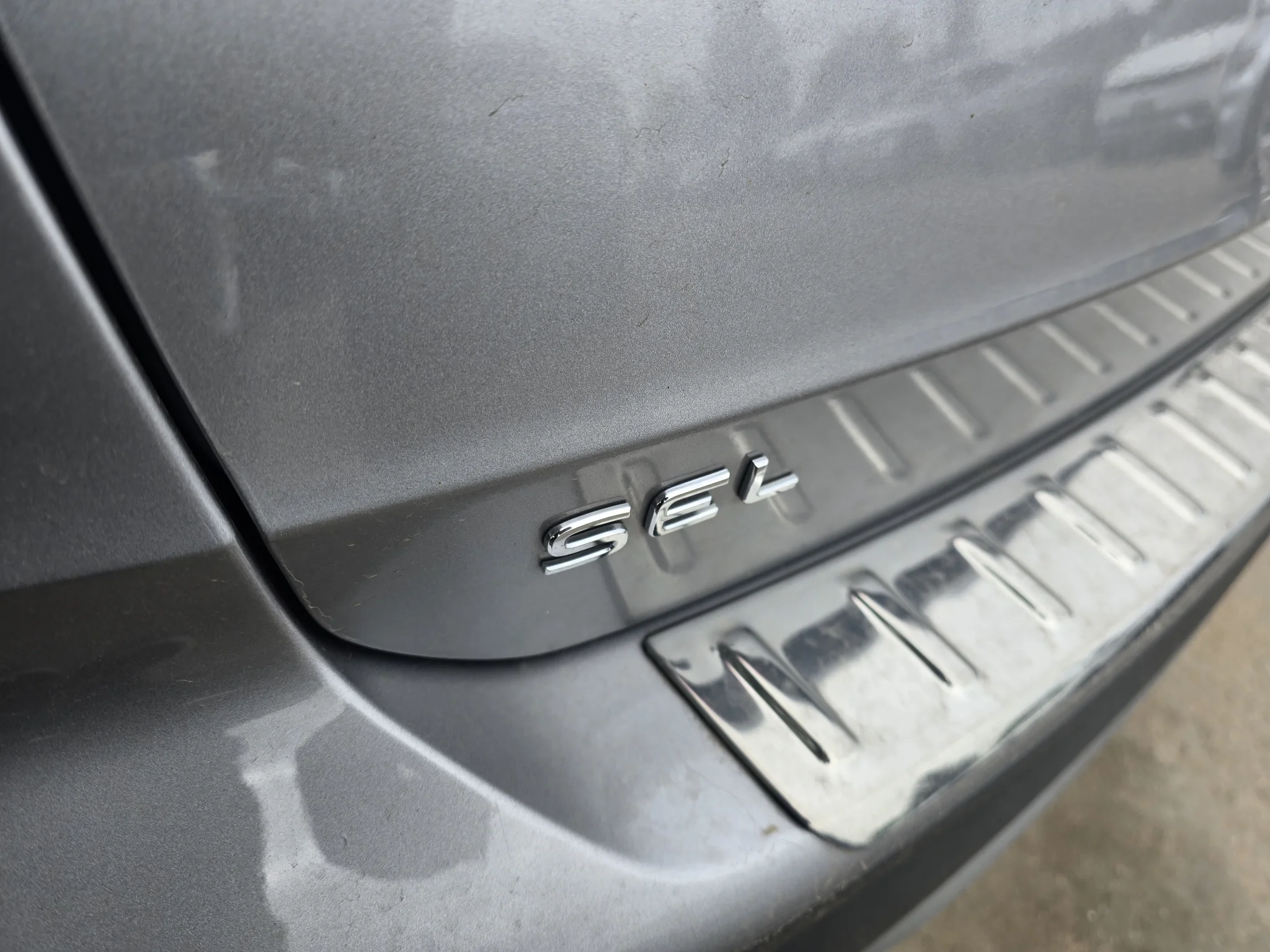 Used 2023 Pyrite Silver Metallic Volkswagen SEL image 12