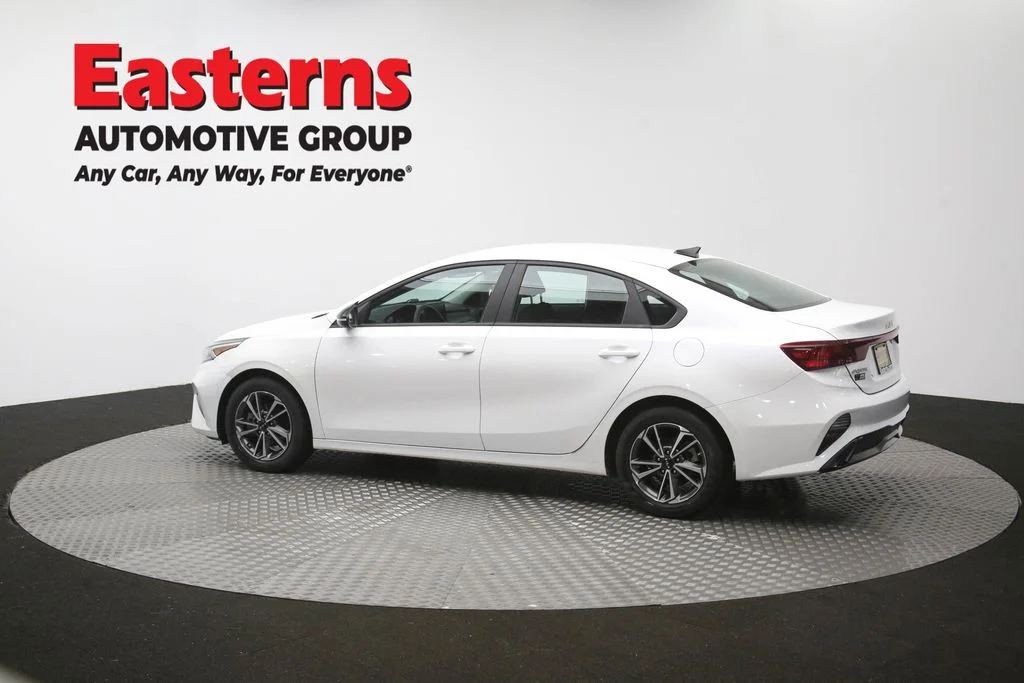 Used 2022 White Kia LXS image 61
