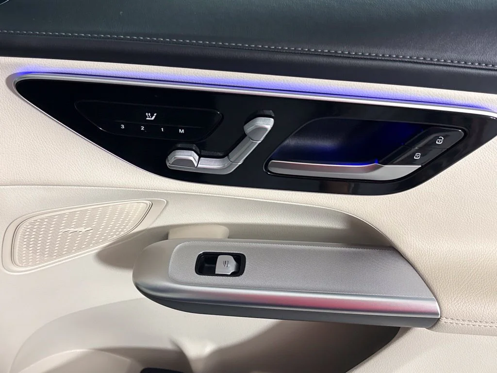 Used 2025 White Mercedes-Benz GLC 300 image 16