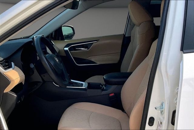 Used 2025 White Toyota XLE image 23