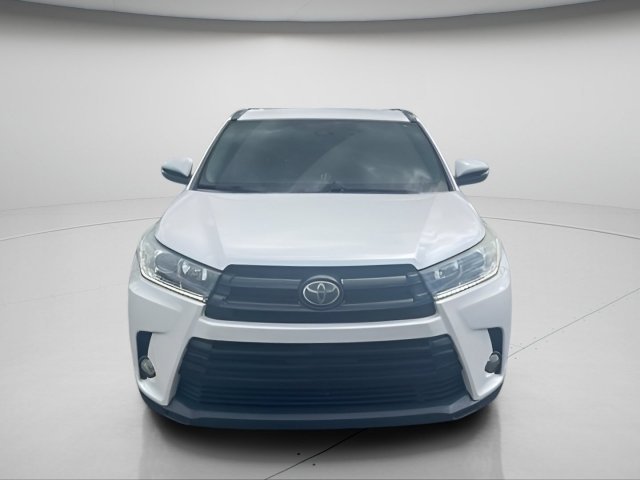 Used 2017 Blizzard Pearl Toyota XLE image 3