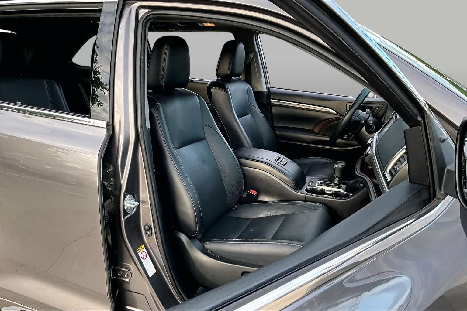 Used 2019 Predawn Gray Mica Toyota Limited Platinum image 9