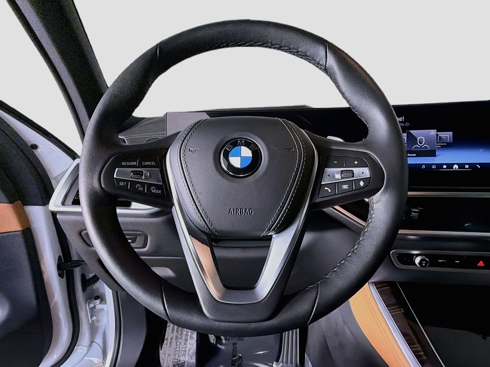 Used 2026 Mineral White Metallic BMW xDrive40i image 11