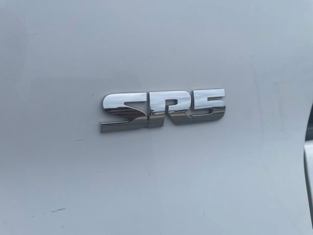 Used 2014 White Toyota SR5 image 3