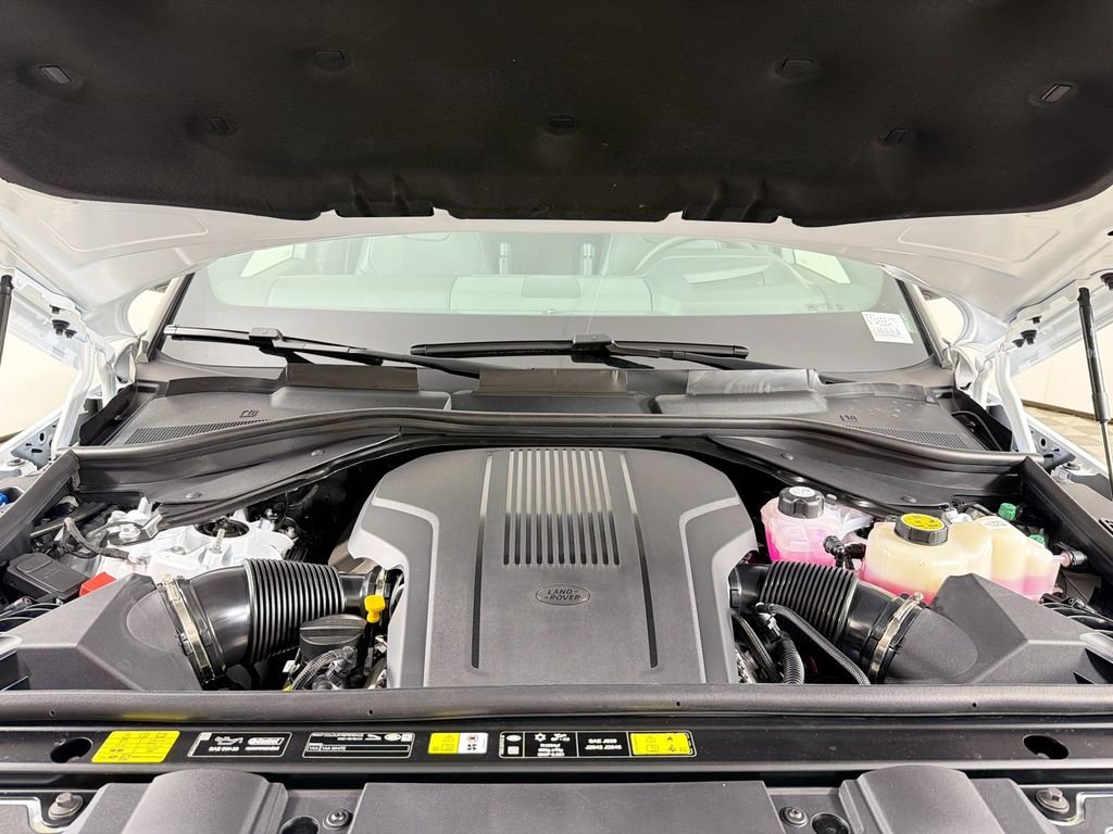 New 2026 Fuji White Land Rover Dynamic SE image 32