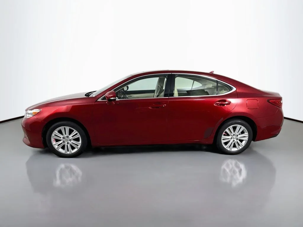 Used 2014 Matador Red Mica Lexus Base image 8