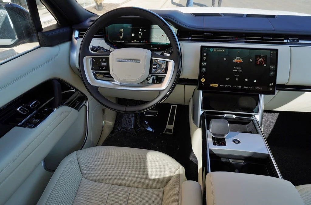 New 2026 Ostuni Pearl White Land Rover SE image 15