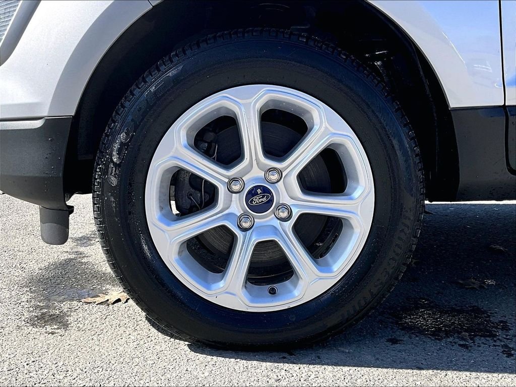Used 2022 Silver Ford SE image 9