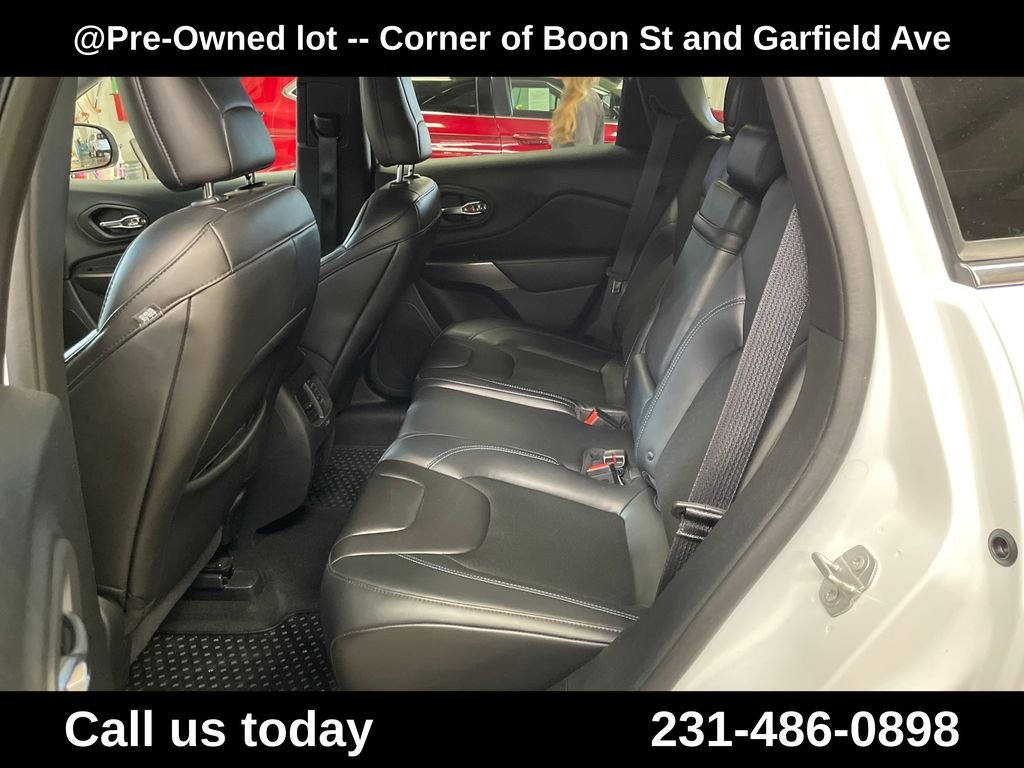 Used 2019 White Jeep Latitude Plus image 25