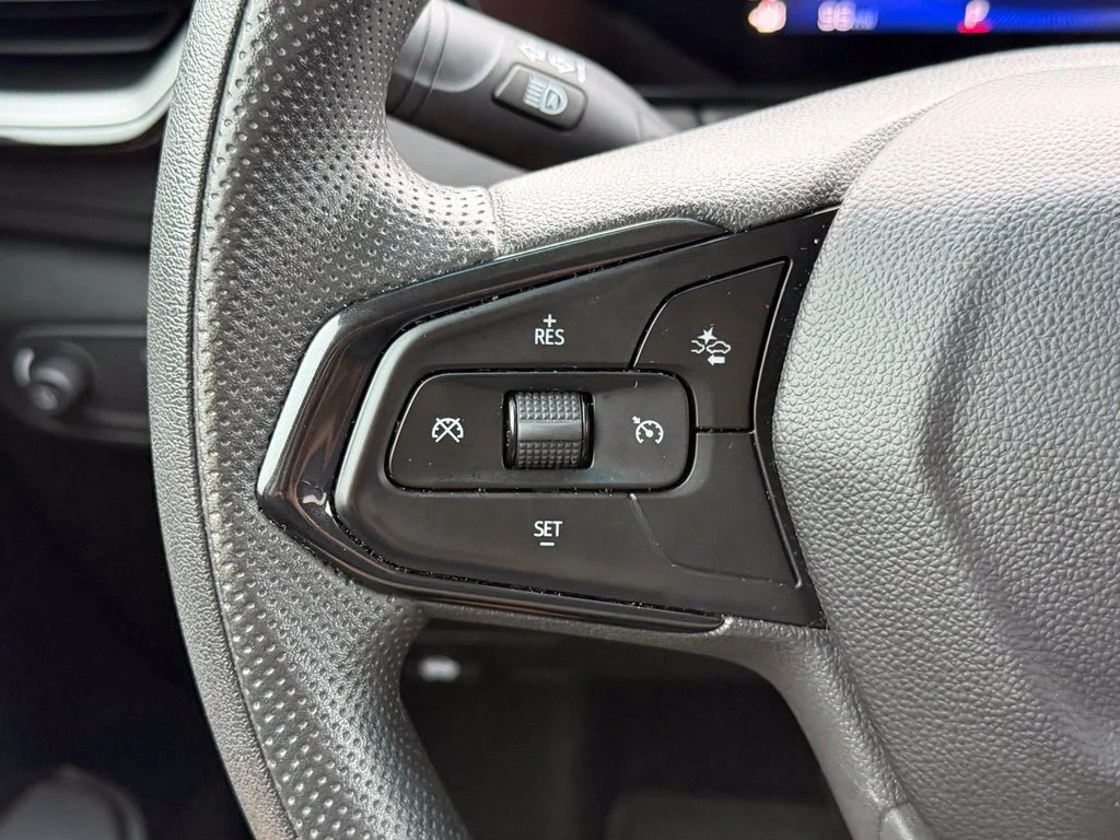 Used 2024 Summit White Chevrolet LT image 29