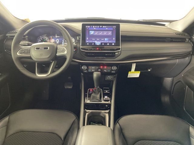 New 2026 Red Hot Pearlcoat Jeep Latitude image 39