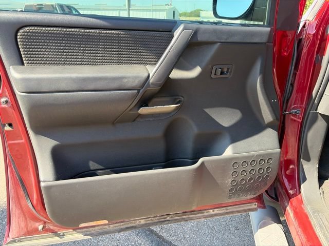Used 2014 Venetian Ruby Nissan SV image 9