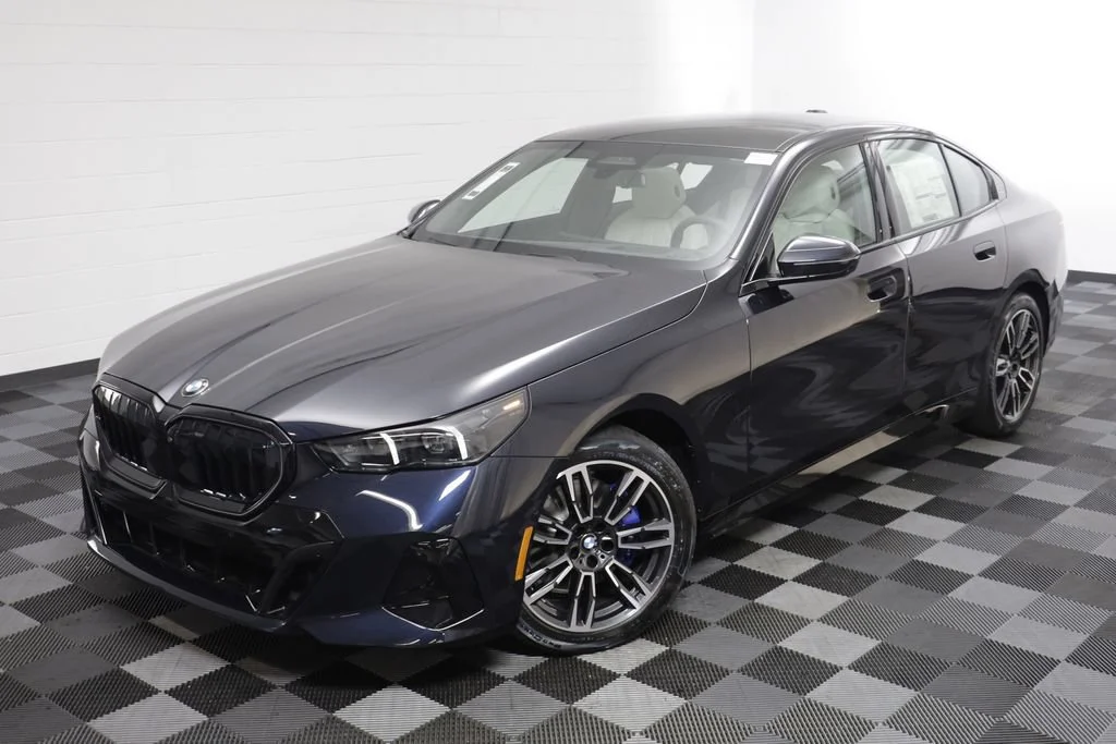 New 2027 CARBON BLACK BMW 530i xDrive image 2