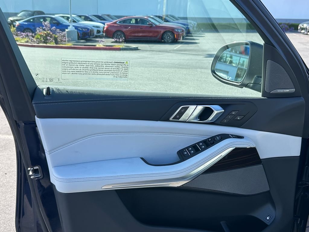 New 2026 Tanzanite Blue II Metallic BMW xDrive50e image 11