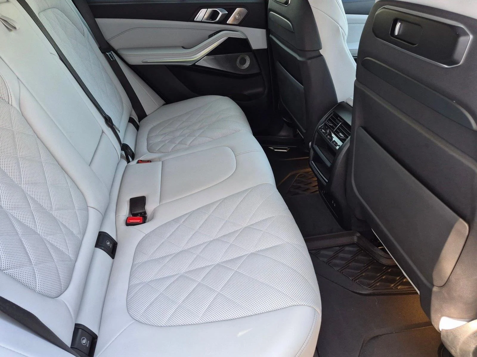 Used 2024 Frozen Pure Grey Metallic BMW M60i image 19