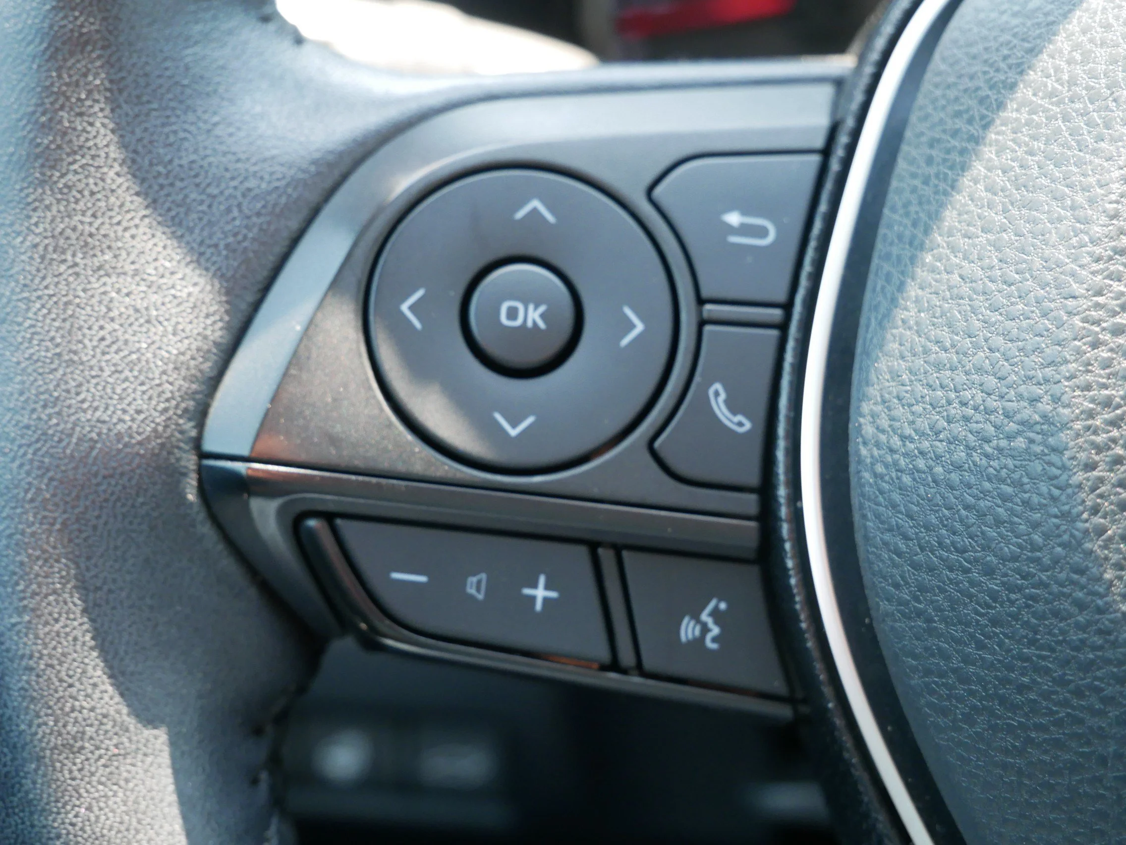 Used 2021 Magnetic Gray Metallic Toyota XLE Premium image 31