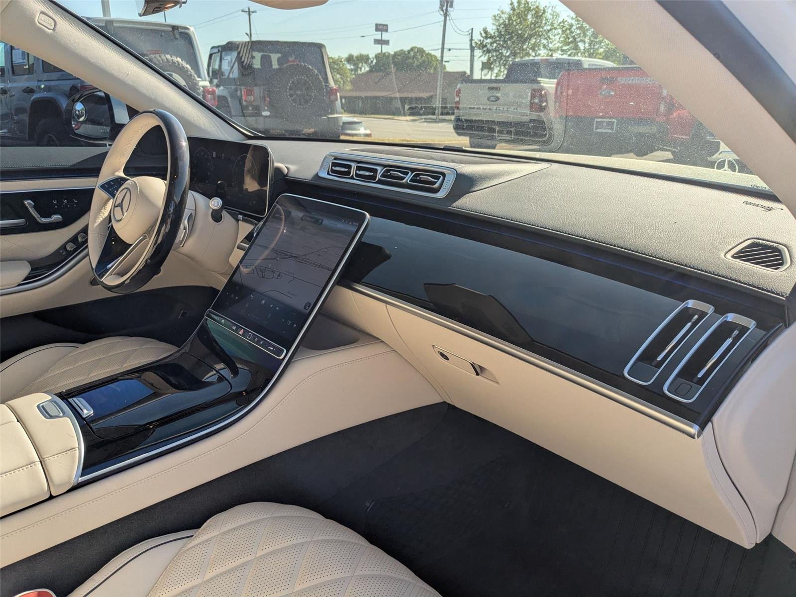 Certified Used 2024 MANUFAKTUR Moonlight White Metallic Mercedes-Benz S 580 image 35