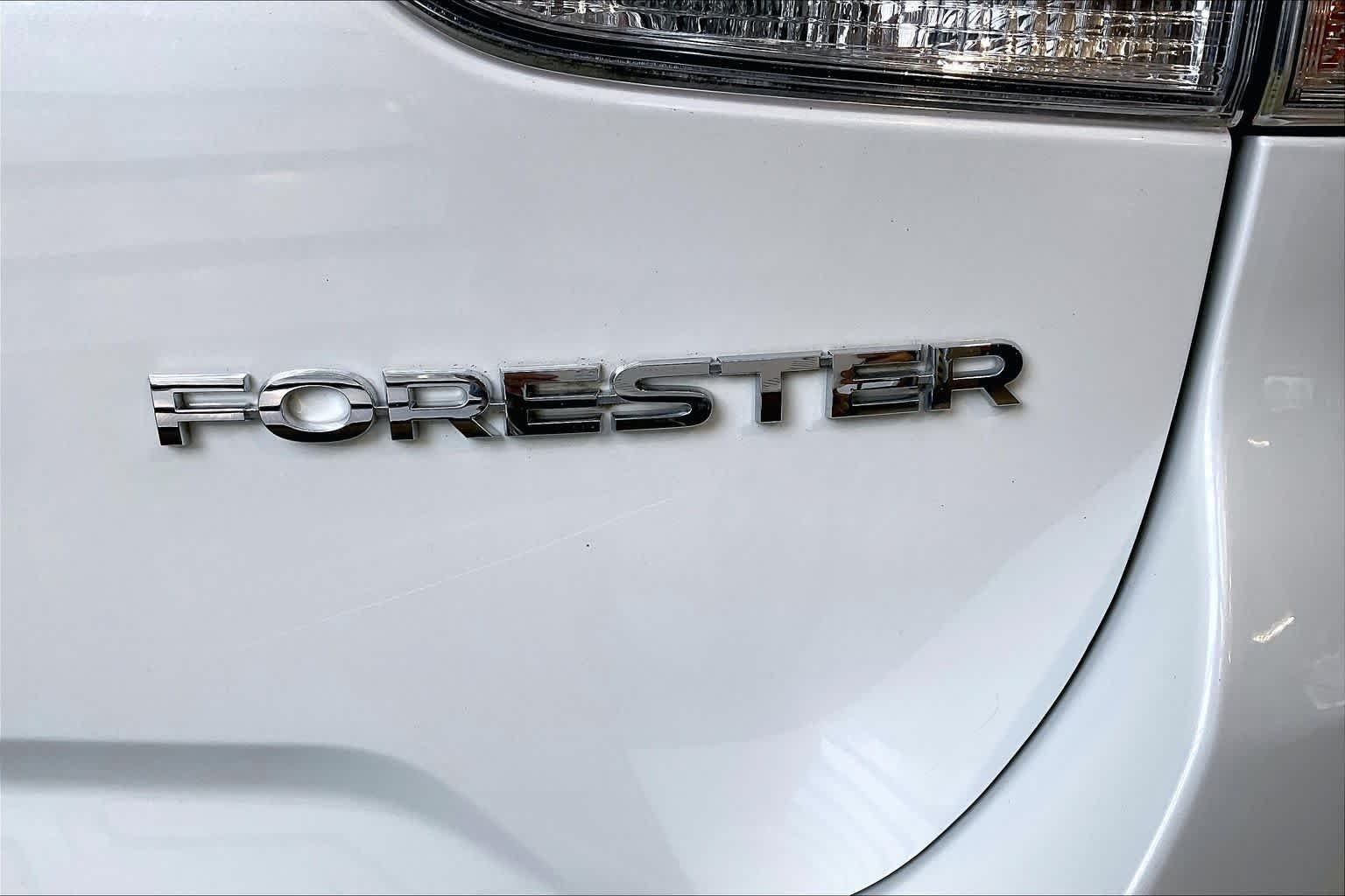 Used 2019 Crystal White Pearl Subaru Premium image 10
