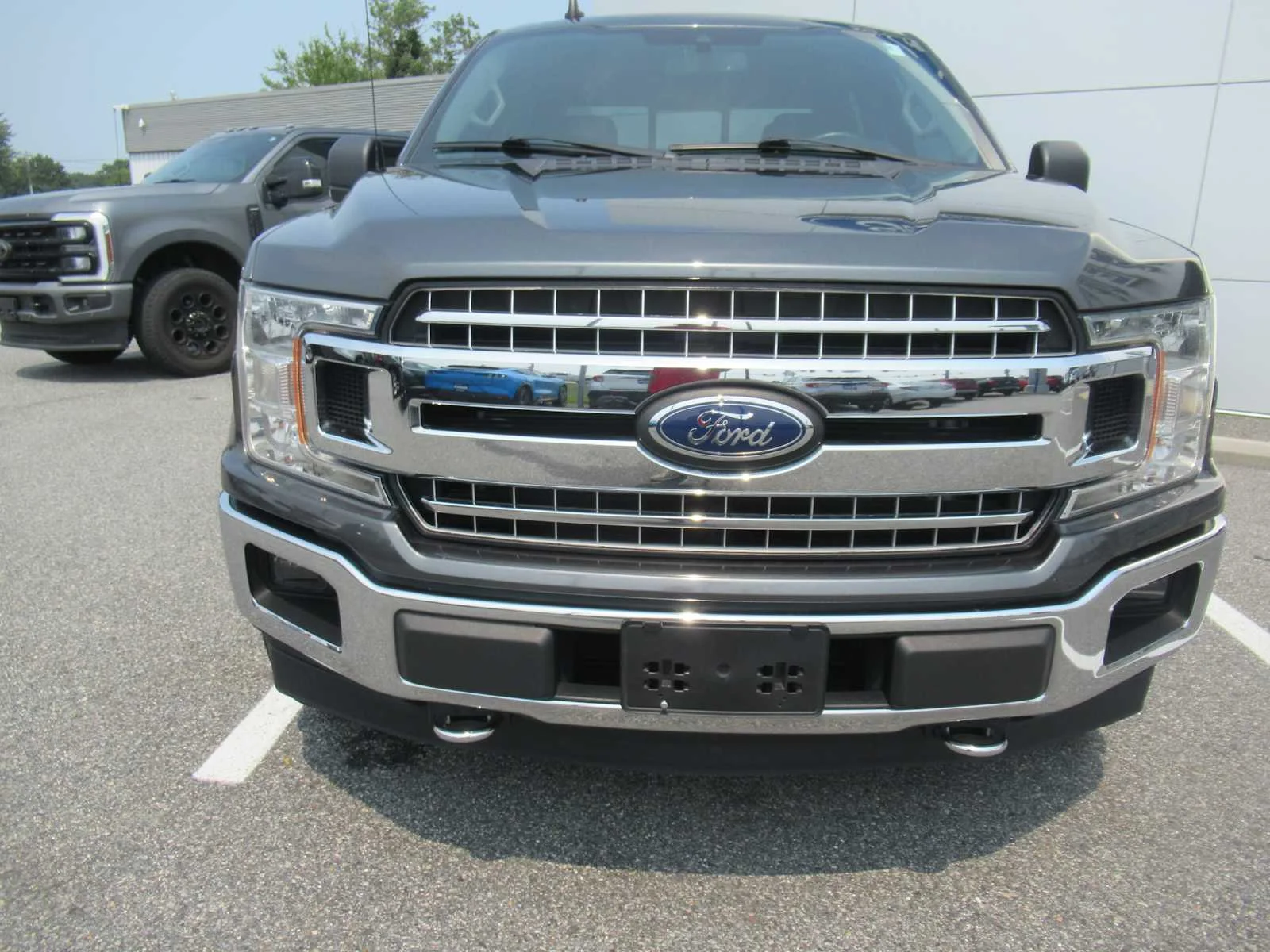 Used 2020 Magnetic Ford XLT image 2