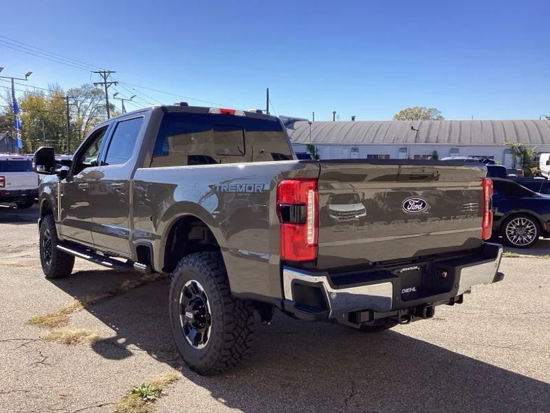 New 2027 Gray Ford Lariat image 7