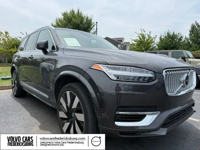 Used 2023 Platinum Grey Volvo Plus image 1