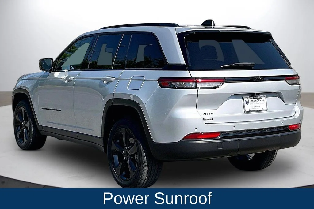 Certified Used 2023 Silver Jeep Altitude X image 8