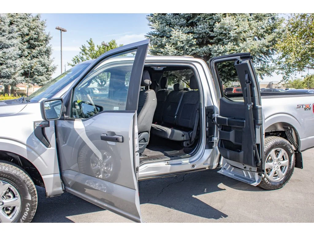 Used 2021 ICONIC SILVER METALLIC Ford XL image 16
