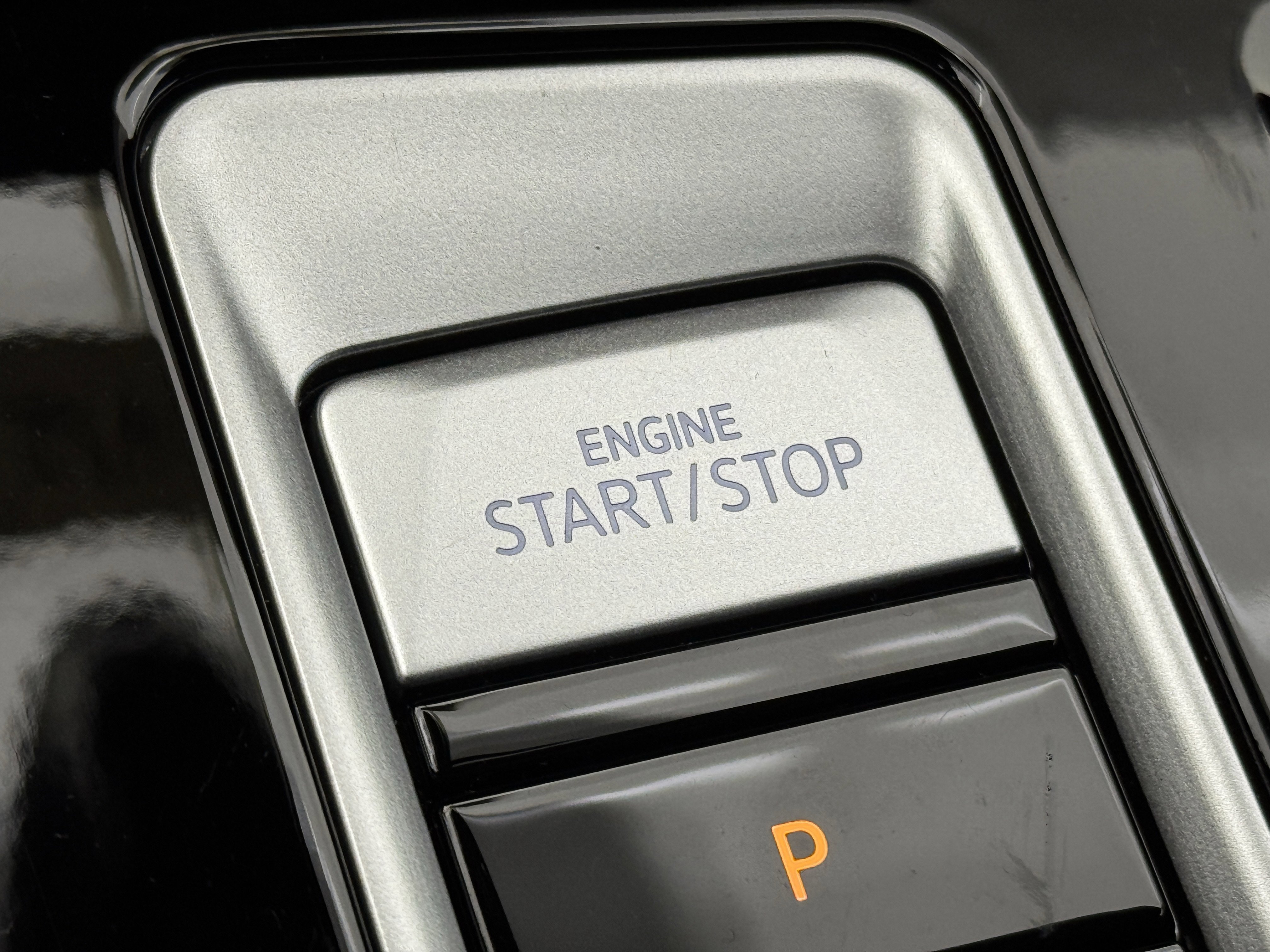 2025 Volkswagen Atlas SE Technology photo 4