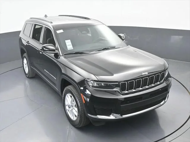 New 2026 Diamond Black Crystal Pearl-Coat Exterior Paint Jeep Laredo image 51